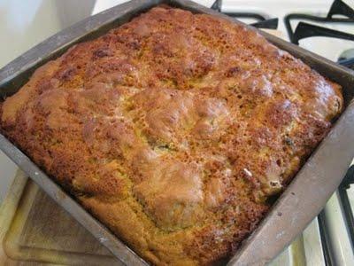 La torta, sempre a muzzo, con la marmellata di rose