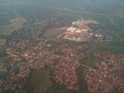 Immaginindi Hanoi (Vietnam) dall'aereo e primi pensieri