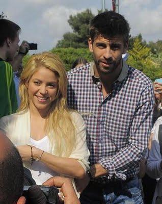 PIQUè E SHAKIRA FINALMENTE ESCONO ALLO SCOPERTO