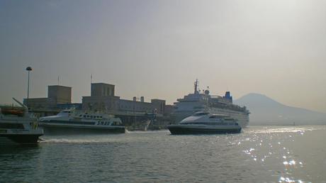 Thomson Dream and  hydrofoils in Naples