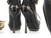 ALEXANDER MCQUEEN Studded leather brass-toe ankle boots... guardaroba Moda Segni