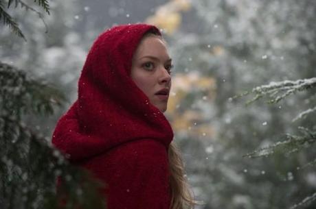 un-bel-primo-piano-di-amanda-seyfried-in-red-riding-hood-184129