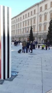 Una piazza è una piazza è una piazza è una piazza Una piazza è una piazza è una piazza è una piazza