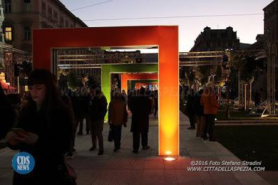 Una piazza è una piazza è una piazza è una piazza Una piazza è una piazza è una piazza è una piazza