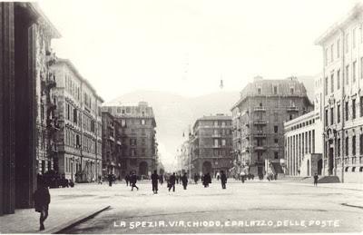 Una piazza è una piazza è una piazza è una piazza Una piazza è una piazza è una piazza è una piazza