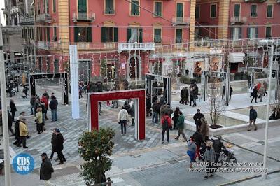 Una piazza è una piazza è una piazza è una piazza Una piazza è una piazza è una piazza è una piazza