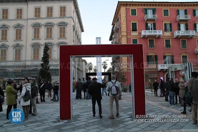 Una piazza è una piazza è una piazza è una piazza Una piazza è una piazza è una piazza è una piazza