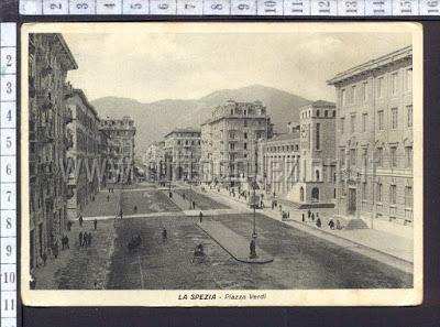 Una piazza è una piazza è una piazza è una piazza Una piazza è una piazza è una piazza è una piazza