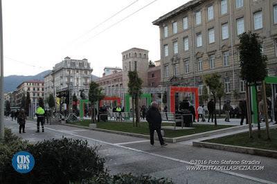 Una piazza è una piazza è una piazza è una piazza Una piazza è una piazza è una piazza è una piazza