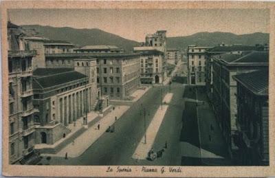 Una piazza è una piazza è una piazza è una piazza Una piazza è una piazza è una piazza è una piazza