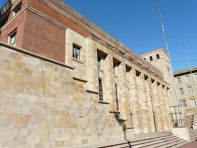 Una piazza è una piazza è una piazza è una piazza Una piazza è una piazza è una piazza è una piazza