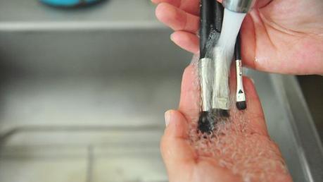 Come lavare i pennelli da make up Come lavare i pennelli da make up