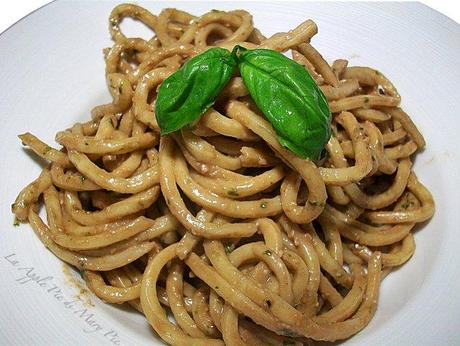 Tonnarelli con pesto al cioccolato e basilico