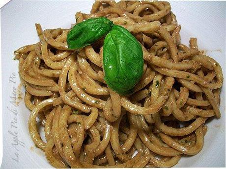 Tonnarelli con pesto al cioccolato e basilico