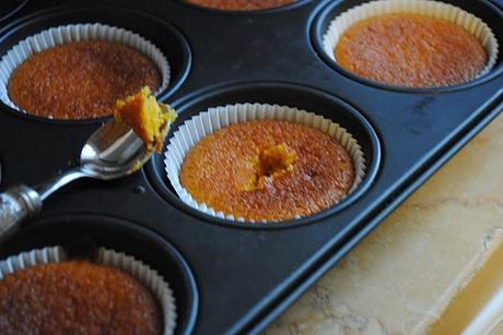 Dolcetti di carote con cuore cremoso alla mandorla.