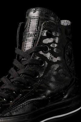 Givenchy e Converse per le sneakers Addict