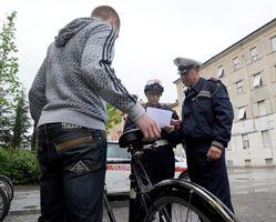 Ciclista multato -5 punti sulla patente.