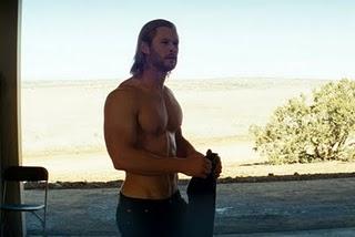 Vanity Fair: gli ultimi scatti (di nervi) di Chris Hemsworth che faceva a botte prima di fare Thor