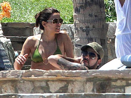 Eva Longoria in Bikini con il fidanzato Eduardo, Penelope Cruz e Javier Bardem