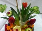 Scultura frutta: vaso fiori come centrotavola