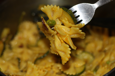 Farfalle, zucchine e piselli