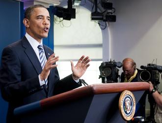 “Ecco il mio certificato di nascita”. Obama spazza via le polemiche