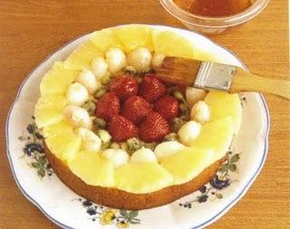 Torta festosa alla frutta.