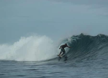 Surf a Namotu Left - Fiji