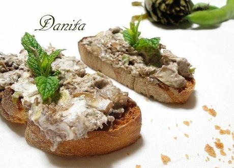 Crostini con frittella cruda