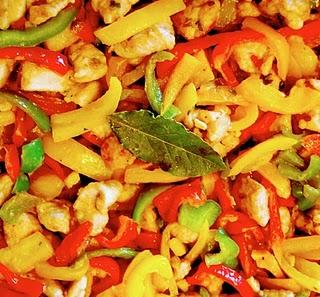 Bocconcini di pollo al curry  con peperoni