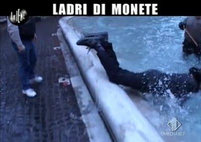 Fontana di Trevi: le Iene menate dai ladri di monete!