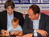 Bambino ingaggiato squadra calcio soli mesi Video)