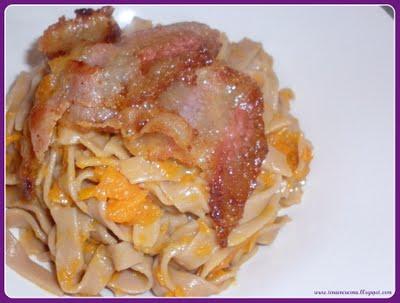 TAGLIATELLE DI CASTAGNE CON ZUCCA, PORRI E PANCETTA CROCCANTE