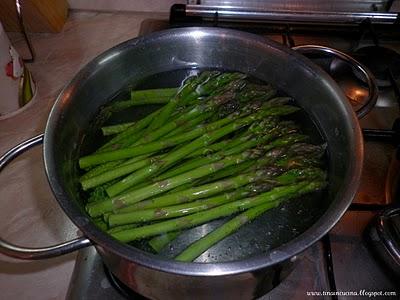 UOVA IN CAMICIA CON ASPARAGI