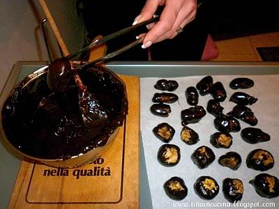 DATTERI E FICHI SECCHI AL CIOCCOLATO