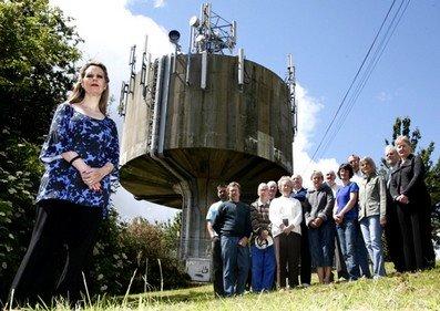 Alberi morti e strane mutazioni in ortaggi cresciuti vicino ad una nuova installazione di antenne