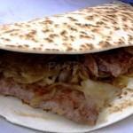 Piadina con salsiccia e cipolle Piadina romagnola con salsiccia cipolle