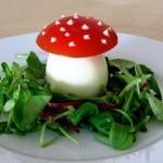 Funghetti di uova sul prato Uova sode Funghetti di uova sul prato