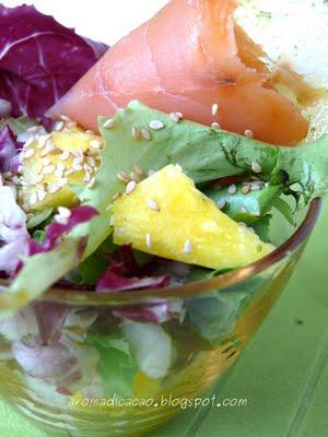 Un'insalatina fuori tempo.... Salmone, Sesamo e Ananas Un'insalatina fuori tempo.... Salmone, Sesamo e Ananas