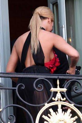 Beyonce SideBOOBs in Paris !