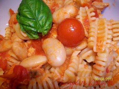 Pasta con pomodoro, sgombro e fagioli, perché siamo stati tutti studenti!