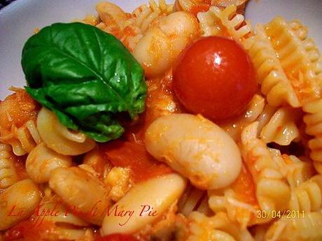 Pasta con pomodoro, sgombro e fagioli, perché siamo stati tutti studenti!