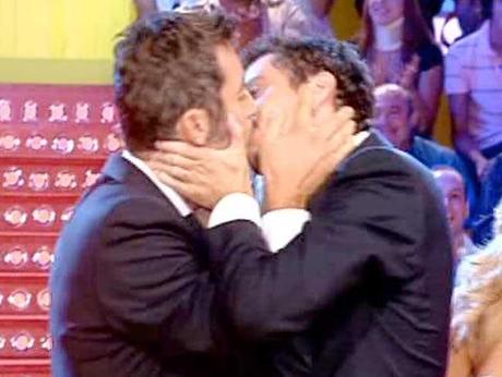 Luca e Paolo bacio 