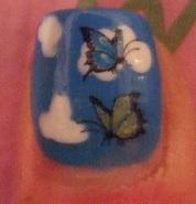 Nail Art: Farfalle tra le nuvole 2