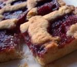 Crostata profumata al timo con marmellata di fragole