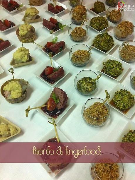 Trionfo di finger food: emozioni sensoriali Trionfo di finger food: emozioni sensoriali