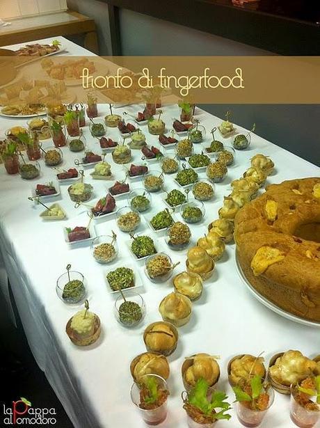 Trionfo di finger food: emozioni sensoriali Trionfo di finger food: emozioni sensoriali