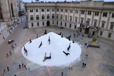 l'invasione milanese di Paladino