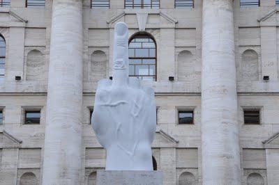 il dito medio di Cattelan