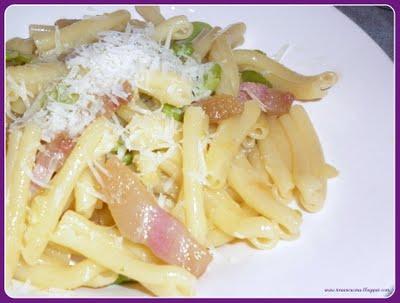 PASTA CON FAVE E PECORINO